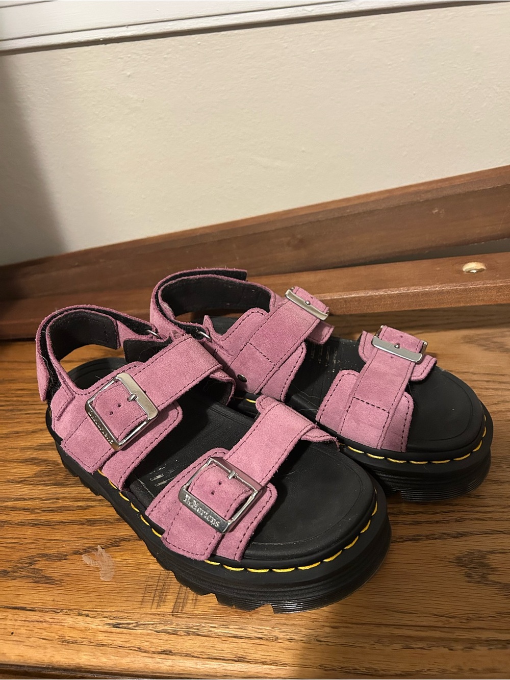 Dr.Martens ZEBZAG SUEDE
PLATFORM SANDALS